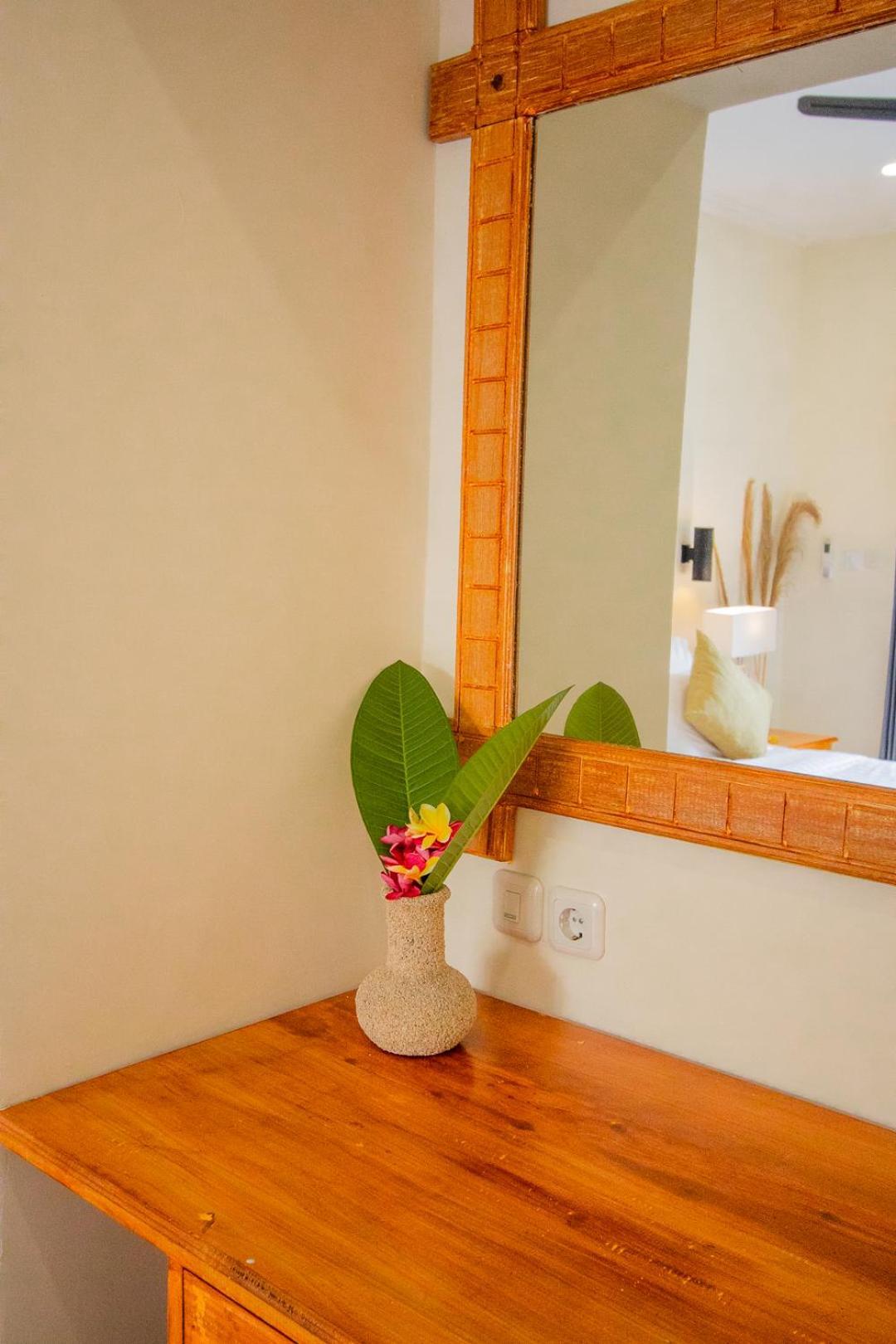 Tanis Village - Luxury Villas Gili Air Exterior photo
